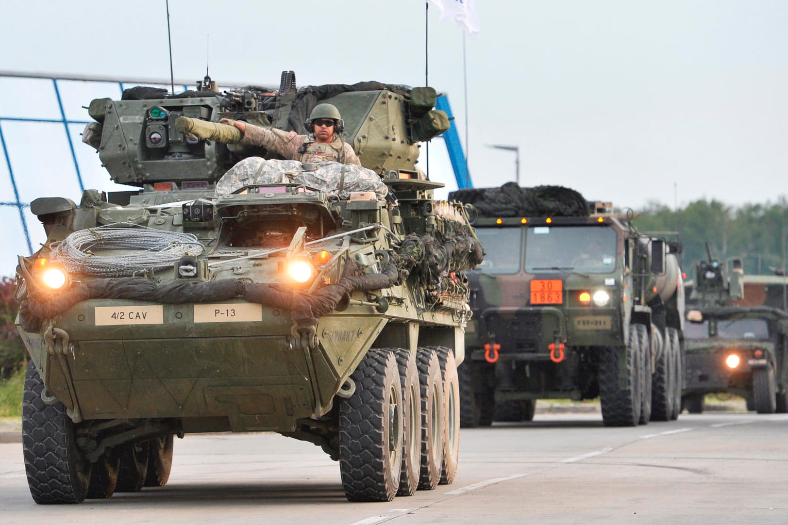 Ein amerikanischer Militärkonvoi überquert die tschechische Grenze: Die Fahrzeuge sind auf dem Weg zur Militärübung Saber Strike 2018.