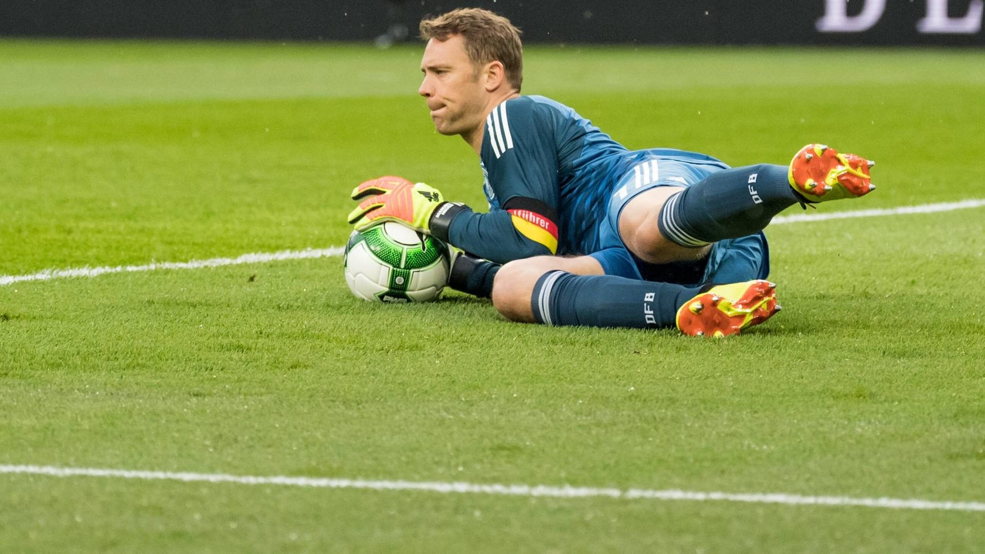 Trotz 1:2-Niederlage: DFB-Keeper Manuel Neuer zeigte bein Test-Länderspiel gegen Österreich eine solide Leistung.