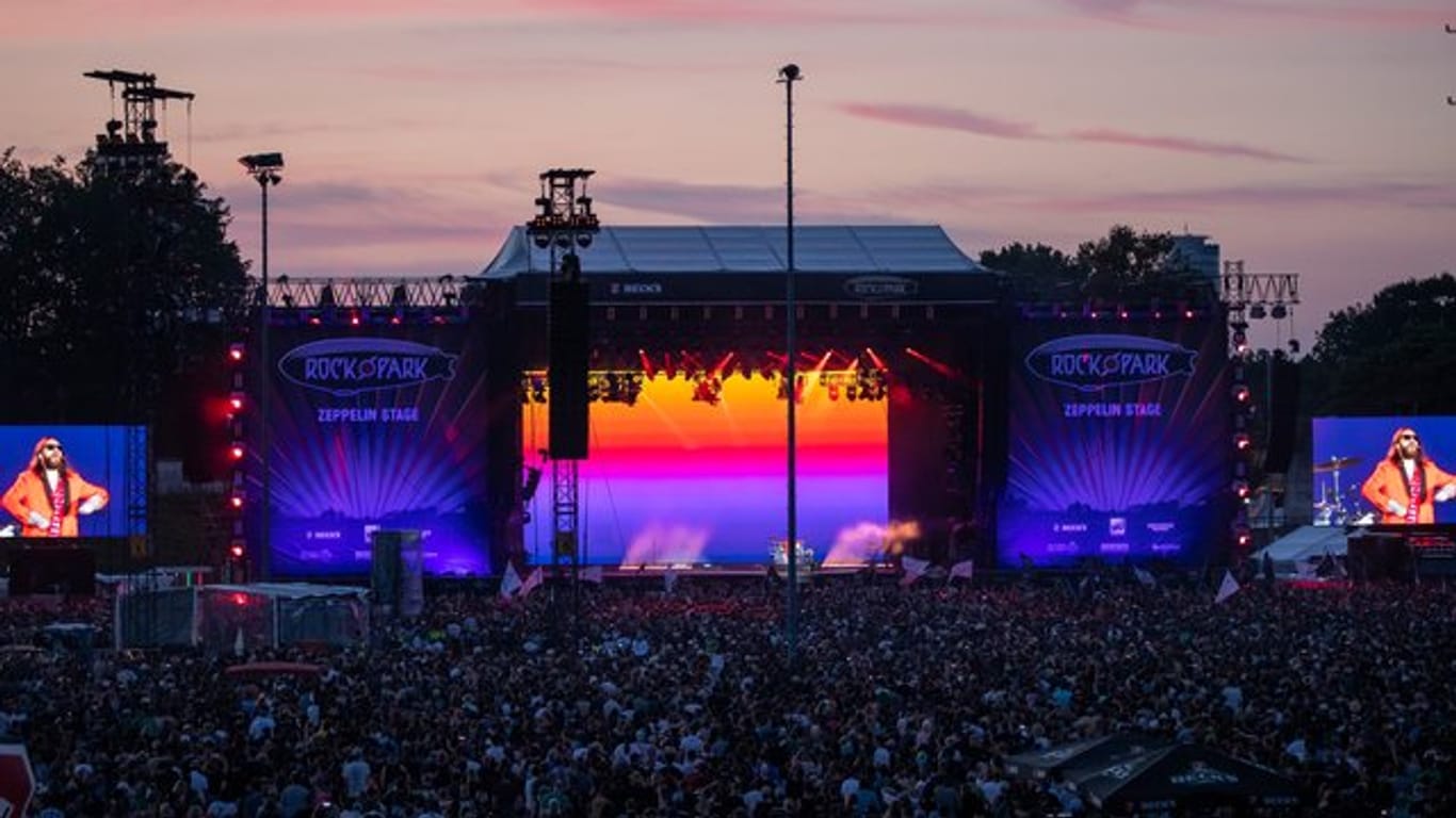 Die US-amerikanische Rock-Band Thirty Seconds to Mars beim Open-Air-Festival "Rock im Park" in Nürnberg.