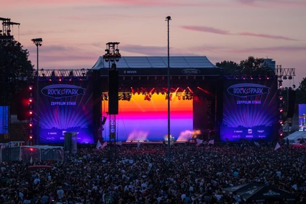 Die US-amerikanische Rock-Band Thirty Seconds to Mars beim Open-Air-Festival "Rock im Park" in Nürnberg.