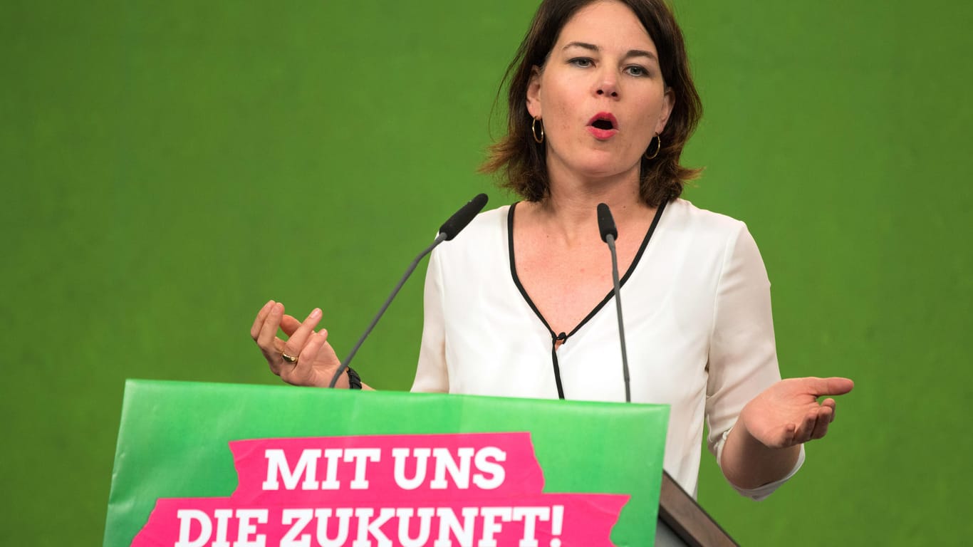 Die Bundesvorsitzende der Grünen, Annalena Baerbock: Sie will Antworten von Bundeskanzlerin Angela Merkel.