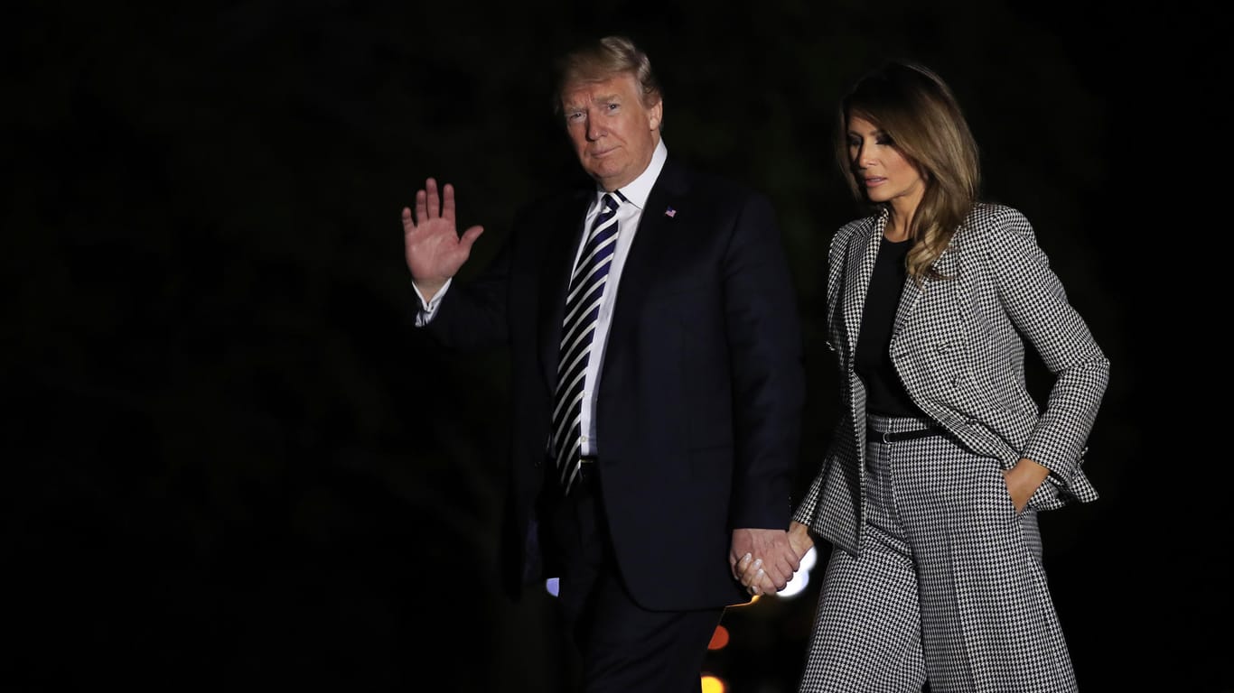 US-Präsident Donald Trump und Melania auf einem Rollfeld: Der Empfang von drei freigelassenen US-Bürgern aus Nordkorea Anfang Mai war der letzte öffentliche Auftritt der Beiden.