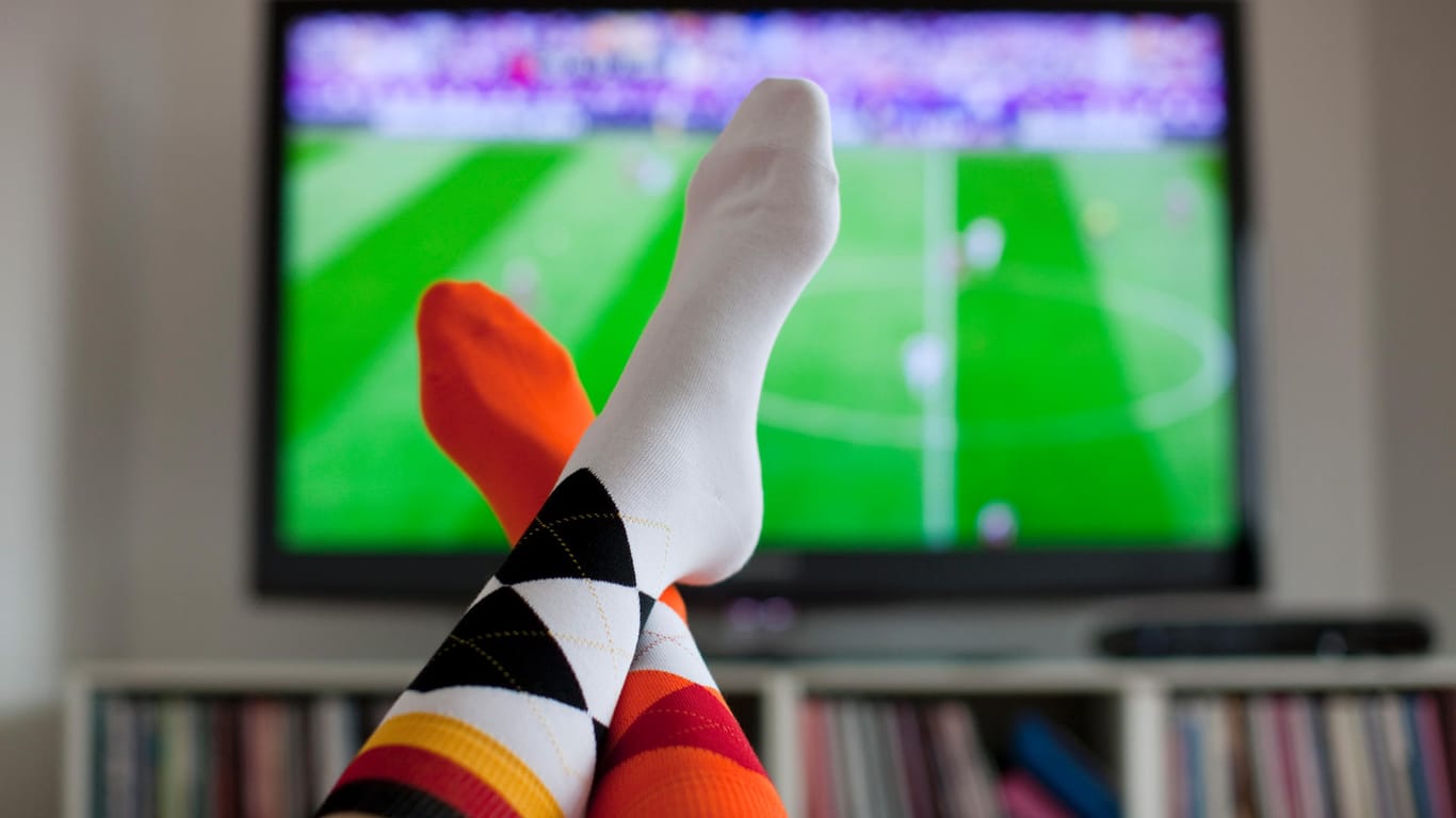 TV-Zuschauer: Wer ein Spiel streamt, schaut Fußball mit bis zu 50 Sekunden Verspätung.