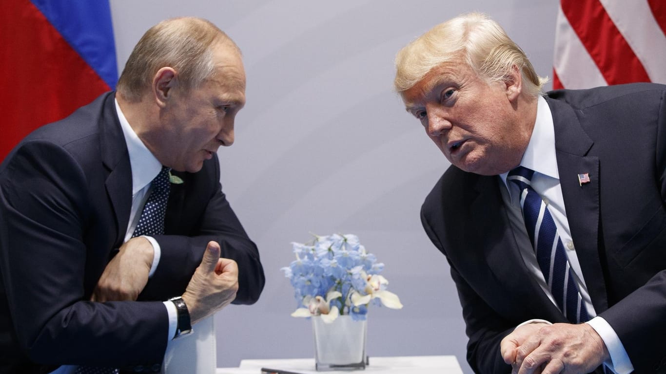 Trump und Putin beim G20-Gipfel in Hamburg: Ein Treffen unter vier Augen zwischen den Präsidenten der USA und Russland verzögert sich immer weiter.
