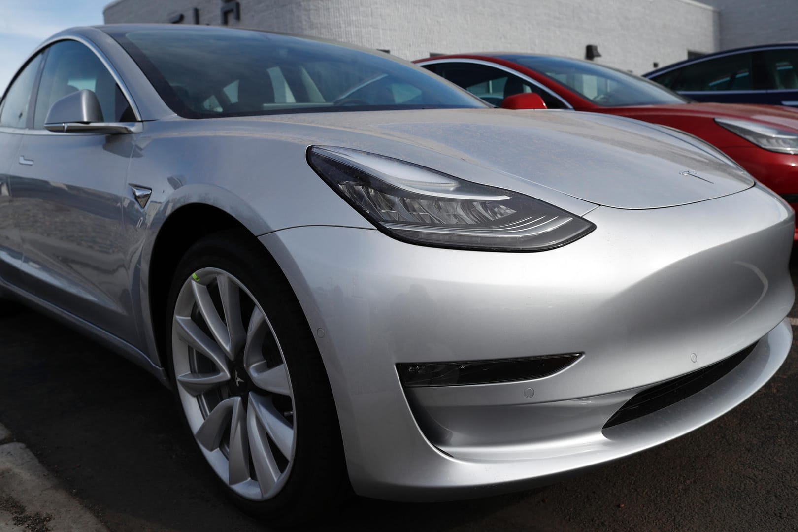 Begehrt, aber teuer: Die Elektroautos einer innovativen Luxusmarke sind der große Verlierer in der Zulassungsstatistik für den April.