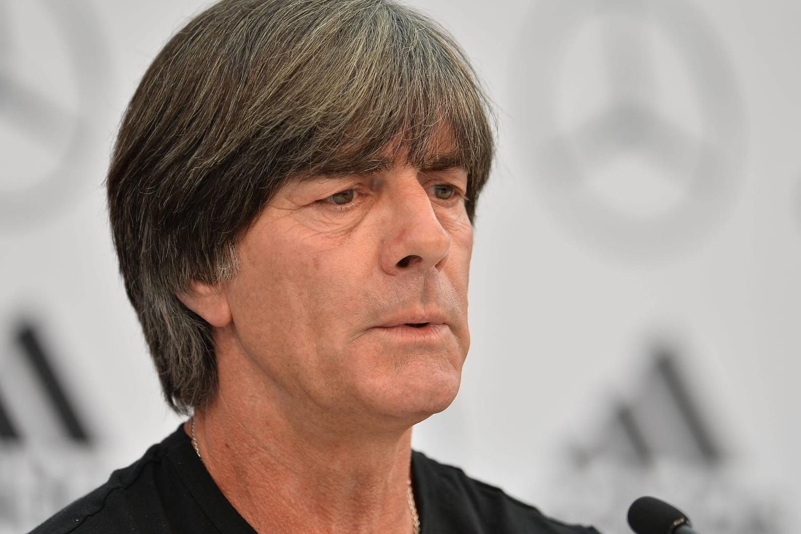 Jogi Löw: Im finalen Kader verzichtet der Bundestrainer auf den Offensivspieler Leroy Sané.