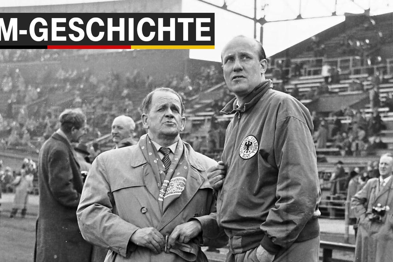 Bundestrainer Sepp Herberger und Co-Trainer Helmut Schön 1962: Nach der WM in Chile gab es reichlich Gegenwind für den Coach.