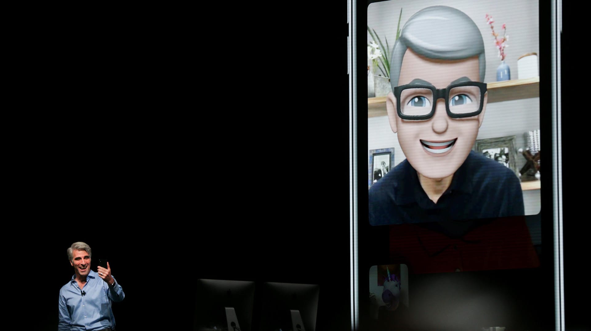 WWDC 2018: Tim Cook nutzt die neue Gruppen-Facetime-Funktion und zeigt sich mit seinem Memoji. WWDC 2018: Tim Cook nutzt die neue Gruppen-Facetime-Funktion und zeigt sich mit seinem Memoji.