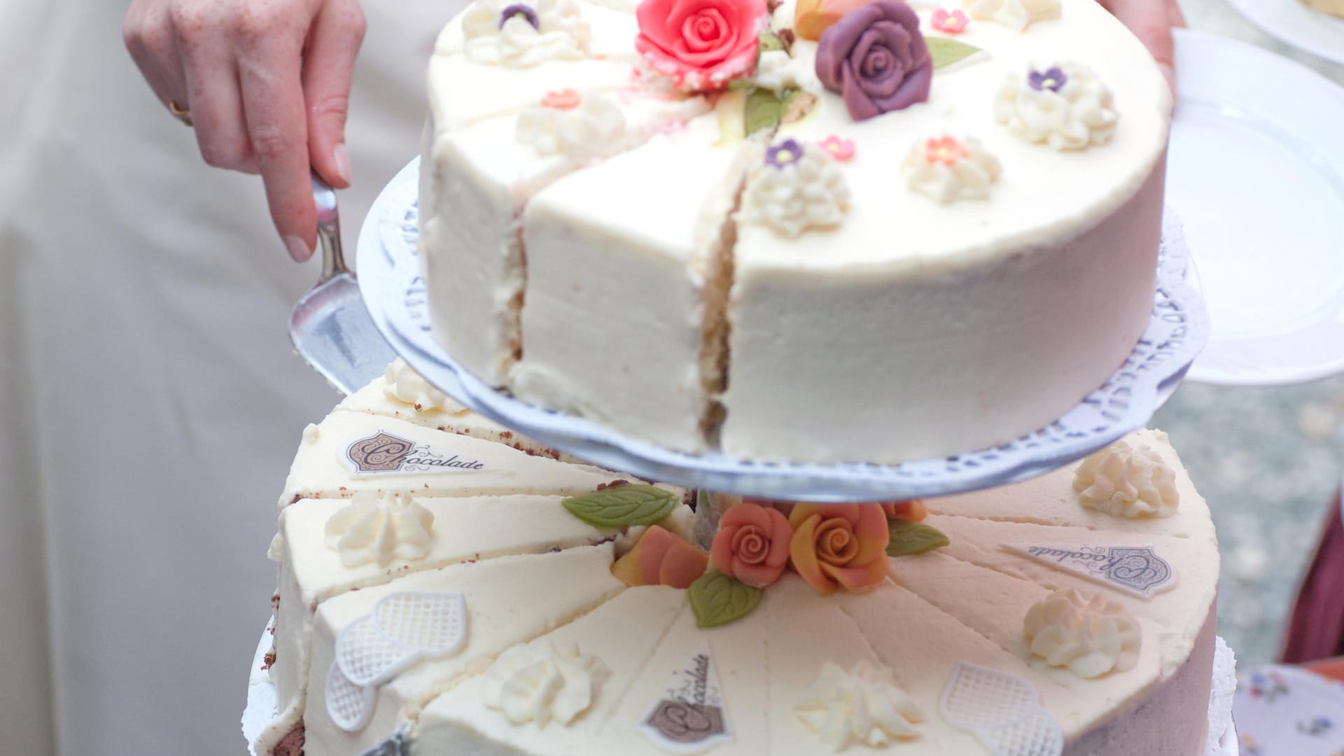 Wedding cake - Hochzeitstorte anschneiden Wedding cake - Hochzeitstorte anschneiden