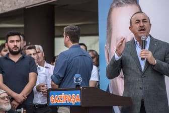 Mevlüt Cavusoglu, Außenminister der Türkei, bei einer Wahlkampfveranstaltung im türkischen Gazipasa.