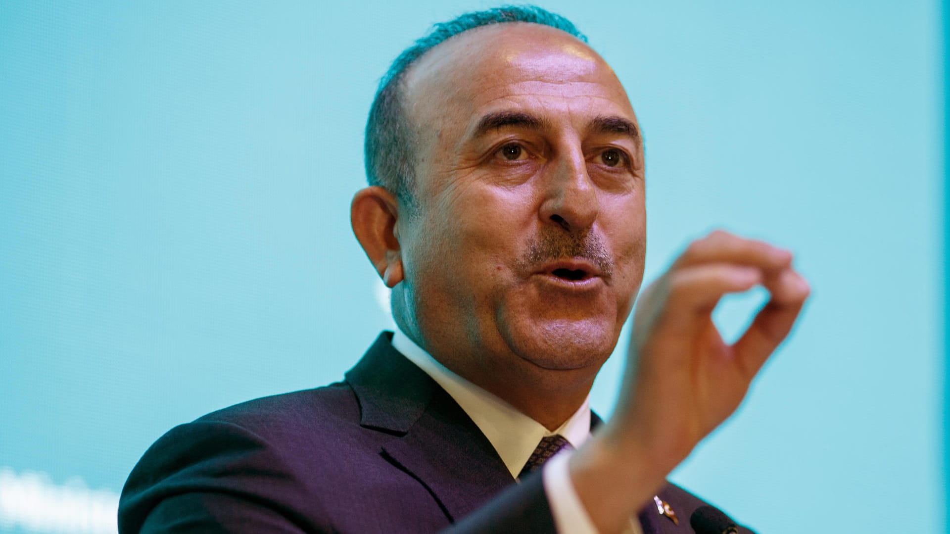 Mevlüt Cavusoglu: Der türkische Außenminister fordert ein Ende der restriktiven Rüstungspolitik Deutschlands. Mevlüt Cavusoglu: Der türkische Außenminister fordert ein Ende der restriktiven Rüstungspolitik Deutschlands.