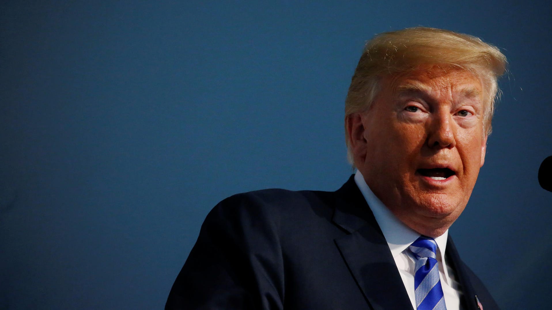 Donald Trump: In weniger Tagen will sich der US-Präsident mit Nordkoreas Machthaber Kim treffen. Damit er keine Fehler macht, haben ihm Demokraten aus dem Senat einen Brief geschickt. Donald Trump: In weniger Tagen will sich der US-Präsident mit Nordkoreas Machthaber Kim treffen. Damit er keine Fehler macht, haben ihm Demokraten aus dem Senat einen Brief geschickt.