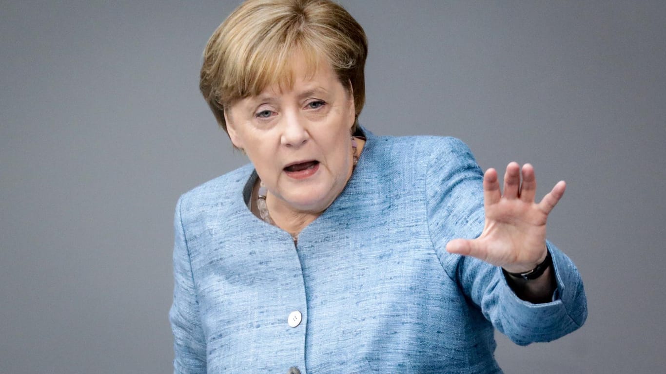 Angela Merkel (CDU) spricht im Bundestag: Die Kanzlerin beantwortet am Mittwoch etwas eine Stunde die Fragen aller Fraktionen im Bundestag.