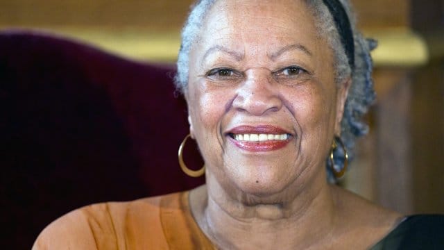 Die Schriftstellerin Toni Morrison sucht Antworten.