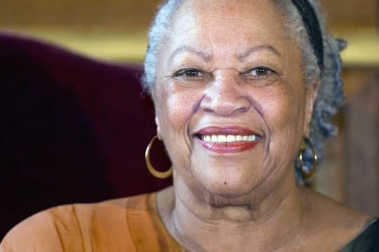 Die Schriftstellerin Toni Morrison sucht Antworten.