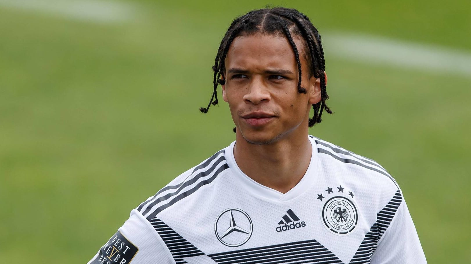 Leroy Sané: Der Jungtstar muss die WM als Zuschauer verfolgen, reagiert auf seine Ausbootung jedoch verständnisvoll.