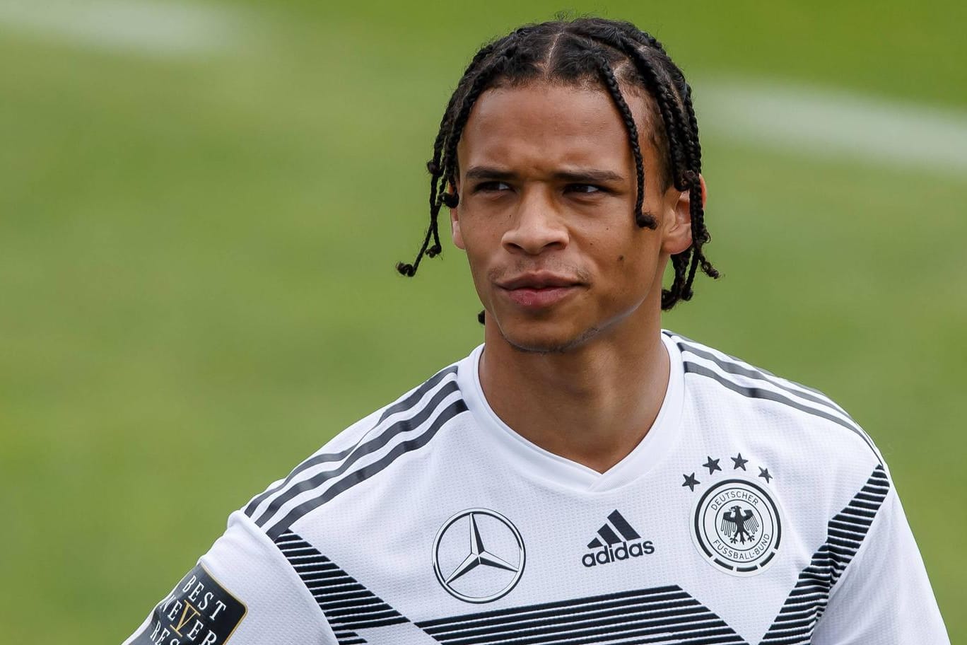 Leroy Sané: Der Jungtstar muss die WM als Zuschauer verfolgen, reagiert auf seine Ausbootung jedoch verständnisvoll.