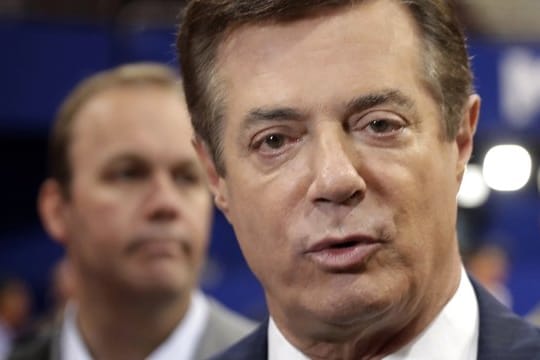 Er hat sich wohl erwischen lassen: Paul Manafort soll aus dem Hausarrest heraus versucht haben, Zeugen zu Falschaussagen zu bewegen.