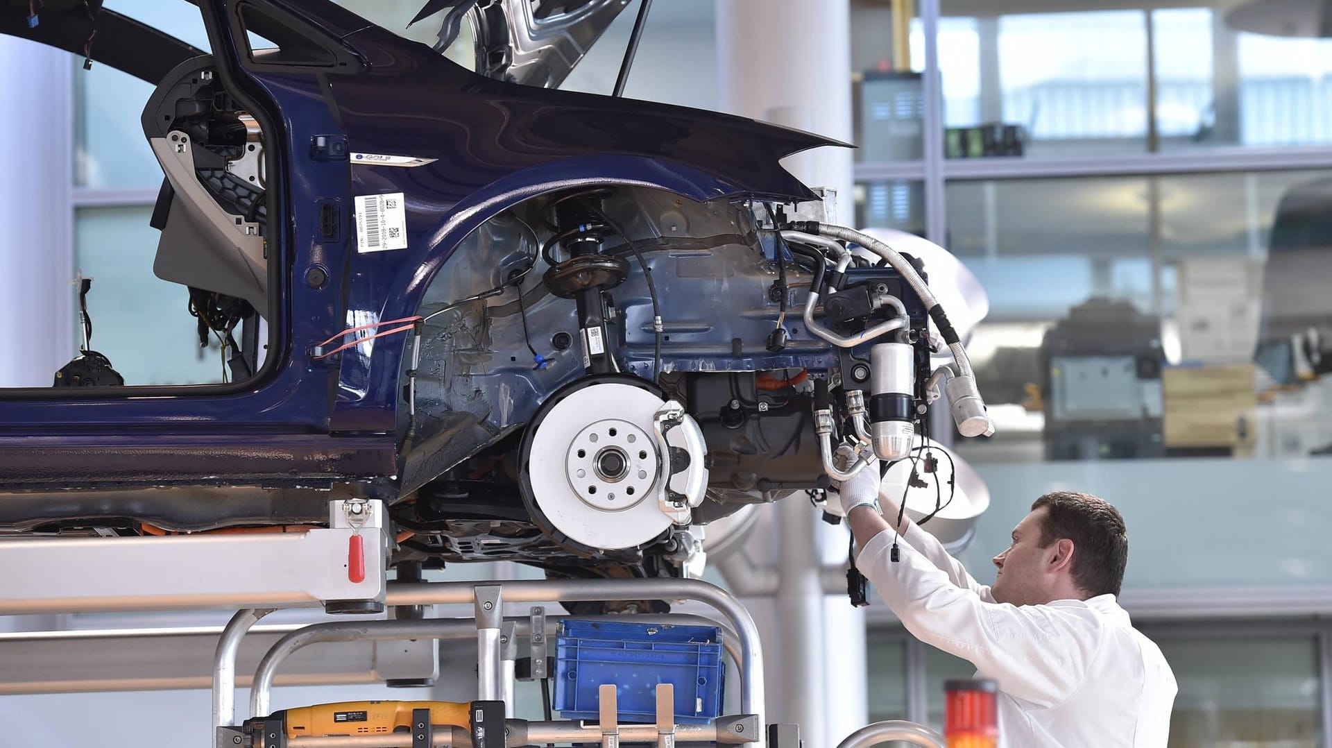 E-Golf Produktion in der Gläsernen Manufaktur von Volkswagen in Dresden E-Golf Produktion in der Gläsernen Manufaktur von Volkswagen in Dresden