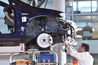 E-Golf Produktion in der Gläsernen Manufaktur von Volkswagen in Dresden