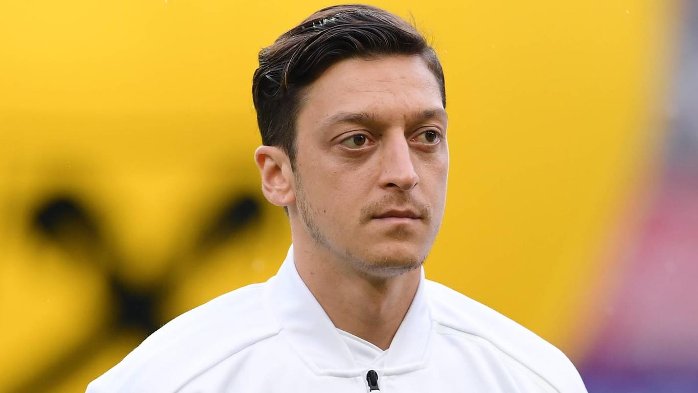 Mesut Özil: Der Nationalspieler mit türkischen Wurzeln ließ sich Mitte Mai mit dem türkischen Präsidenten fotografieren.