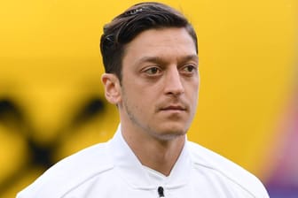 Mesut Özil: Der Nationalspieler mit türkischen Wurzeln ließ sich Mitte Mai mit dem türkischen Präsidenten fotografieren.