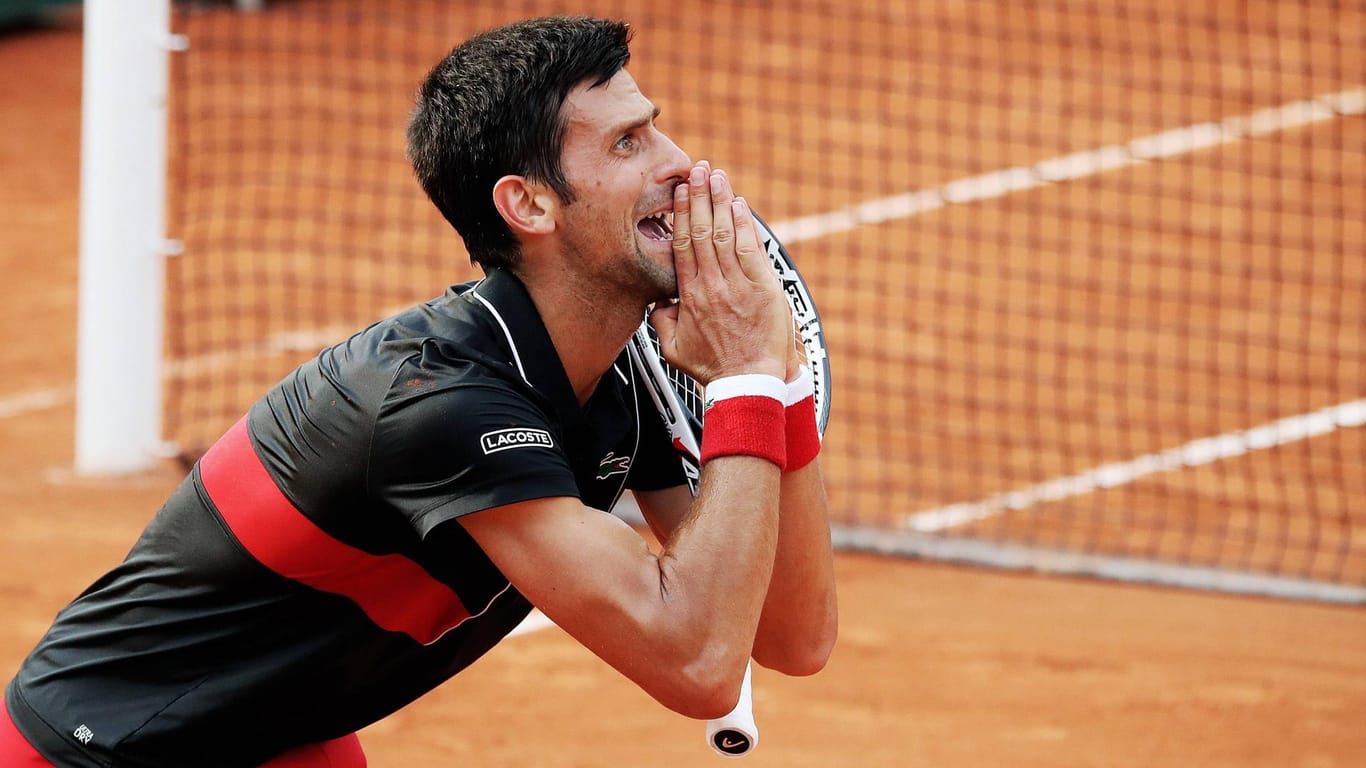 Ein verzweifelter Novak Djokovic: Der Serbe scheiterte in Paris an der Nummer 72 der Welt.