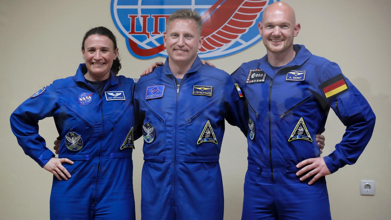 Die neue ISS-Besatzung: Die US-Astronautin Serena Aunon-Chancellor und der russische Kosmonaut Sergej Prokopjew (M.) begleiten Alexander Gerst ins All.