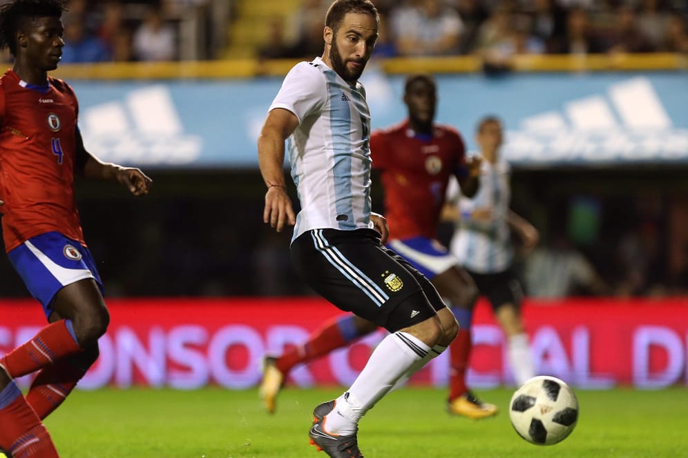 Gonzalo Higuain: Weil das Spiel in Israel abgeblasen wurde, sucht Argentinien nun nach einer sportlichen Alternative.