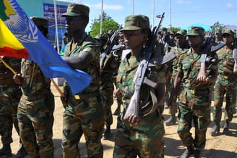 Äthiopische Soldaten beim Drill: Zwischen 1998 und 2000 lag das Land im Krieg mit dem Nachbarn Eritrea, etwa 80.000 Menschen wurden getötet.