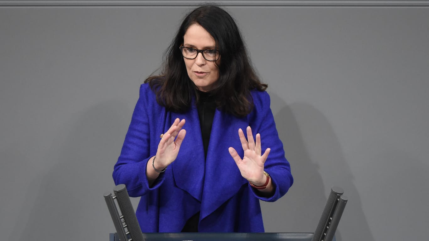 Elisabeth Winkelmeier-Becker (CDU) im Bundestag: Unionsfraktion will teure Abmahnungen wegen neuer Datenschutzregeln stoppen.