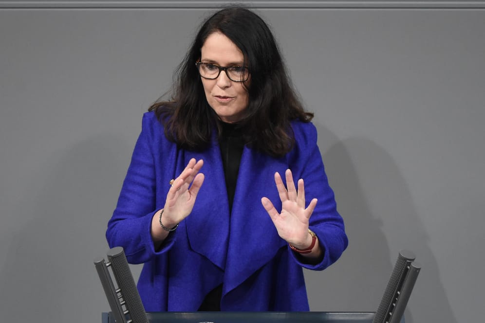 Elisabeth Winkelmeier-Becker (CDU) im Bundestag: Unionsfraktion will teure Abmahnungen wegen neuer Datenschutzregeln stoppen.