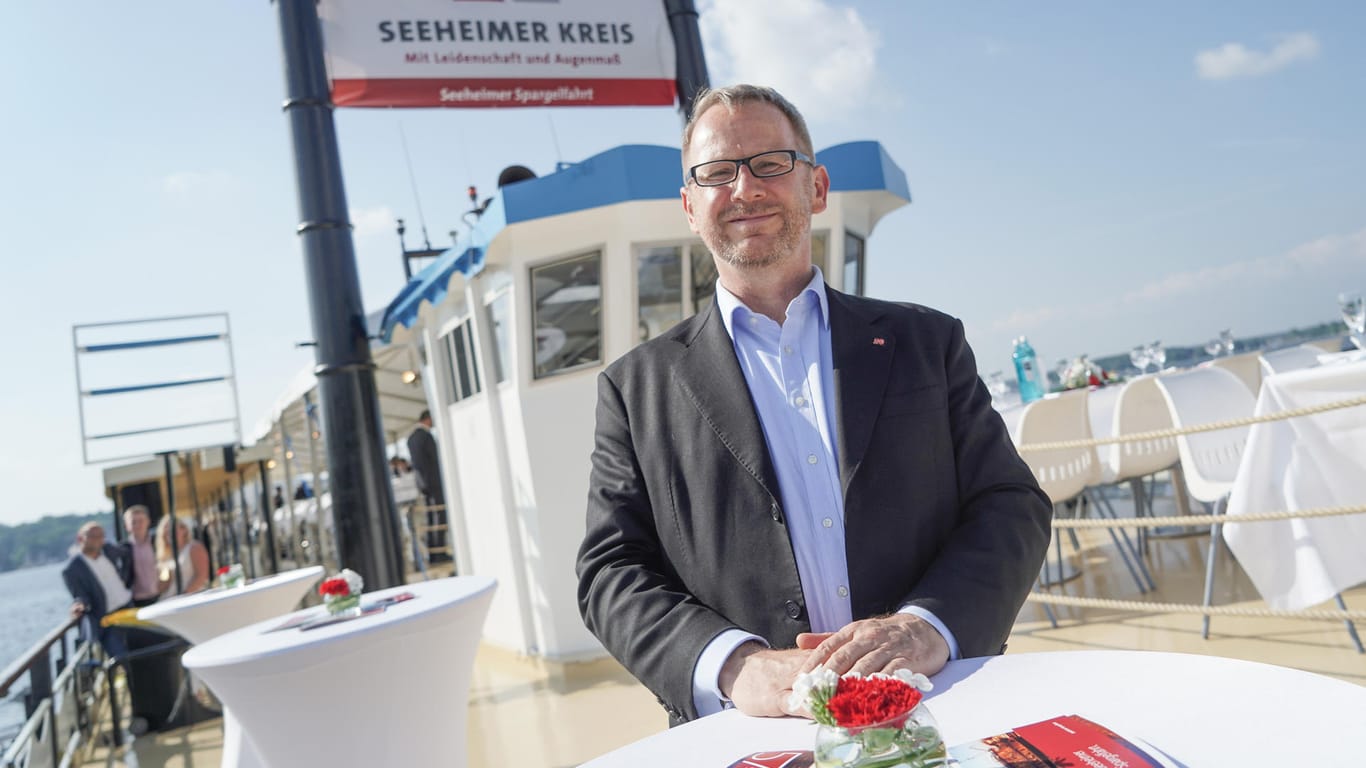 Johannes Kahrs: Der Sprecher des Seeheimer Kreises nimmt seine Parteichefin gegen Kritik in Schutz.