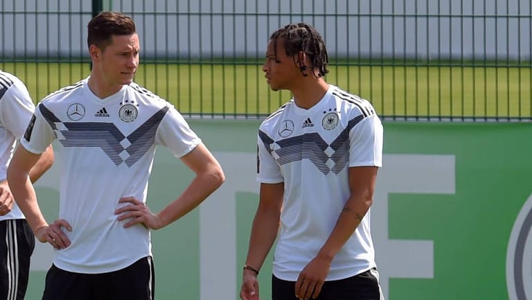 Ex-Schalker unter sich: Draxler (li.) und Sané im DFB-Trainingslager in Eppan.