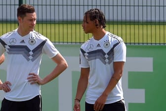 Ex-Schalker unter sich: Draxler (li.) und Sané im DFB-Trainingslager in Eppan.