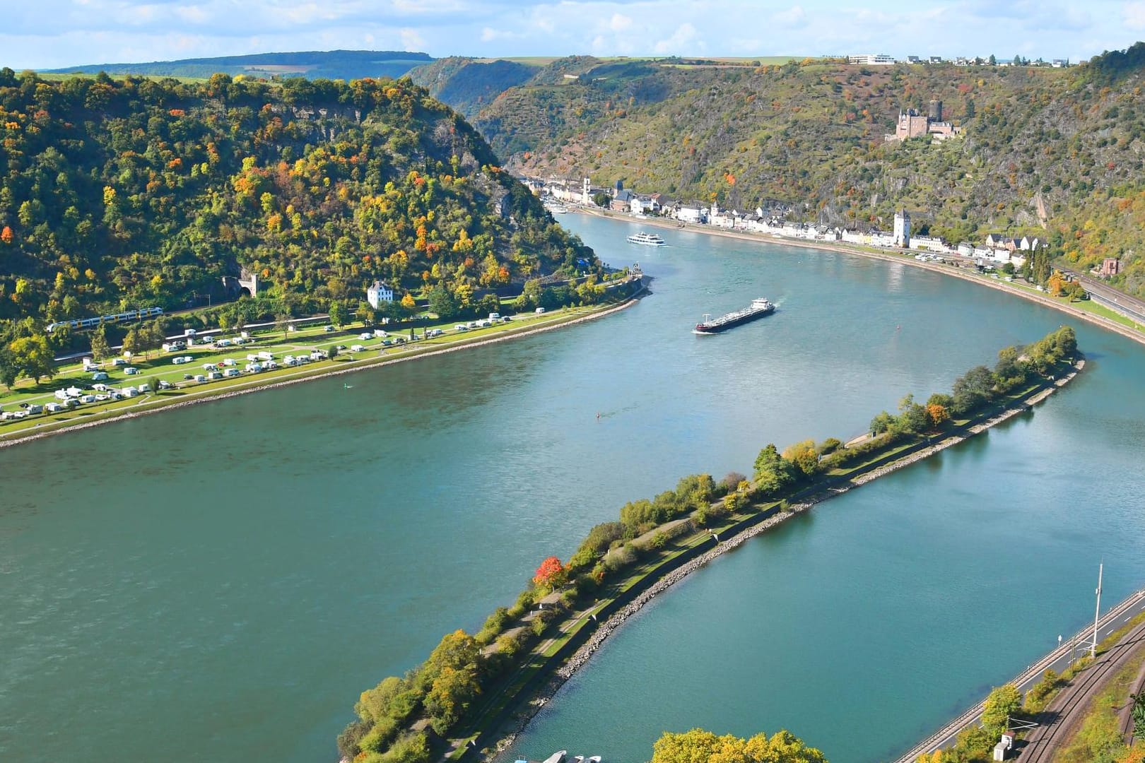 Die Loreley: Sie liegt auch weiter am Rhein und nicht an der Aare, auch wenn das eigentlich beim Zusammenfluss der größere Fluss ist.