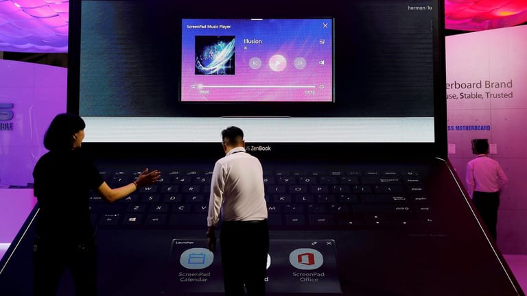 Asus' neues Notebook mit Display-Touchpad: Neues Asus-Notebook für 1.600 Euro vorgestellt.