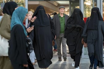Edgar Selge als Michel Houellebecqs François im ARD-Film "Unterwerfung": Welche Auswirkungen hätte eine Islamisierung Frankreichs auf das gesellschaftliche Leben?
