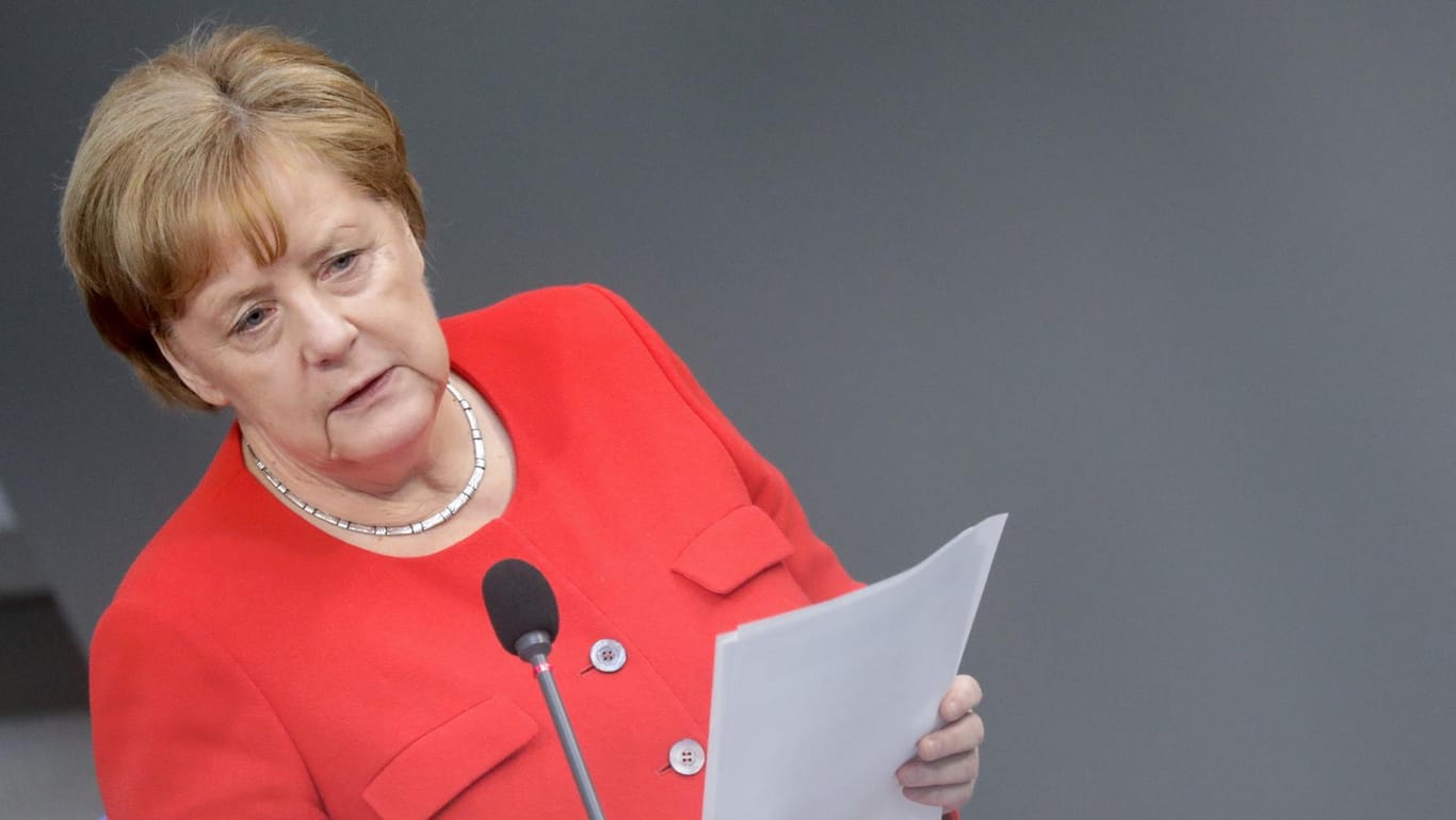 Bundeskanzlerin Angela Merkel (CDU): Sie hat im Bundestag in einer Stunde 30 Fragen von Parlamentariern beantwortet.