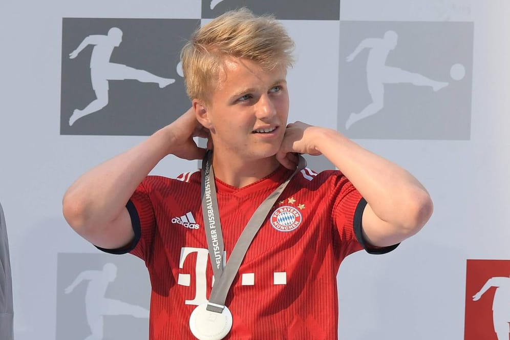 Felix Götze im Mai mit der Meisterschaftsmedaille: Der 20-jährige Bruder von Mario Götze wechselt zum FC Bayern.