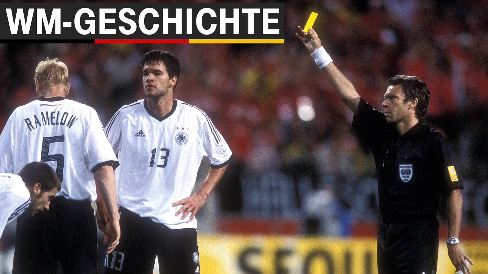 Michael Ballack bekommt seine zweite gelbe Karte bei der WM 2002: Der Schlüsselspieler der deutschen Nationalmannschaft durfte daraufhin im Finale nicht spielen.