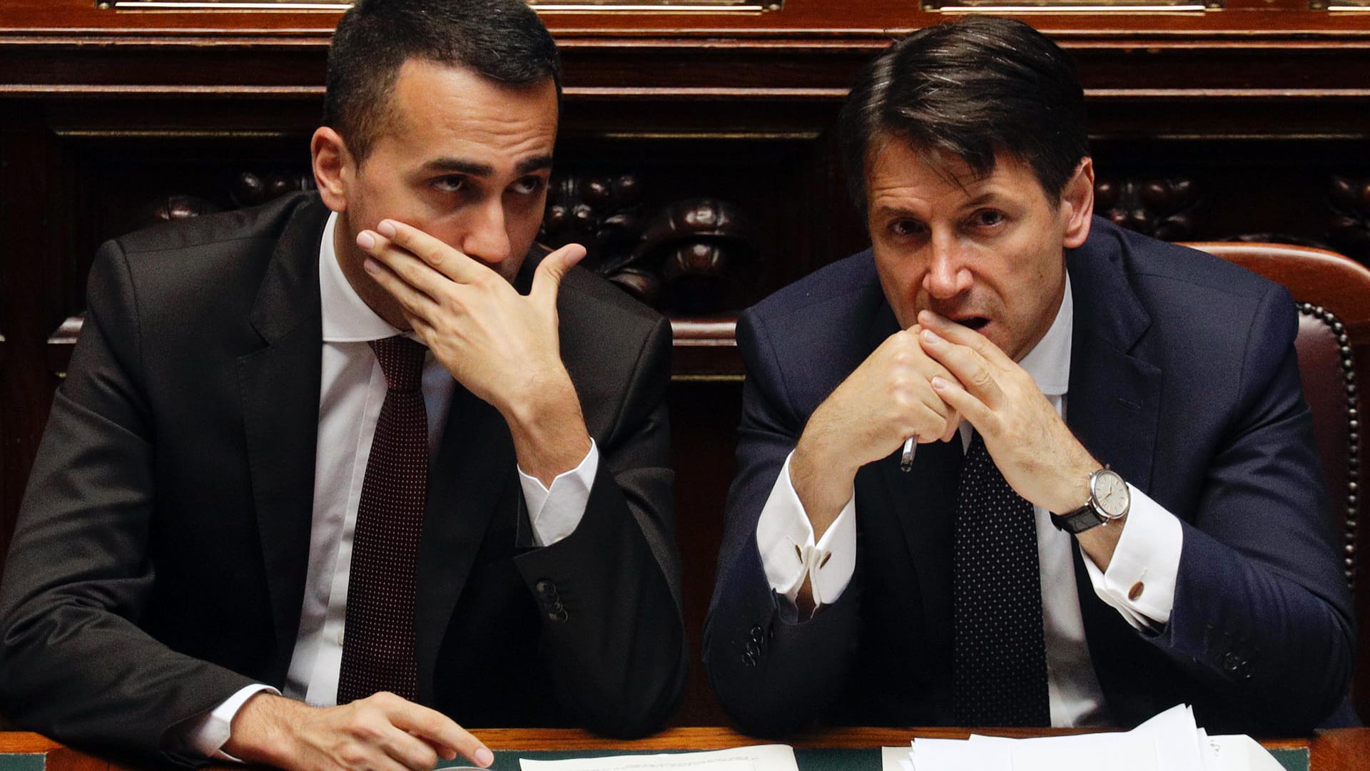 Italiens neuer Premierminister Giuseppe Conte und Arbeitsminister Luigi Di Maio im Parlament in Rom: Die neue populistische Regierungs Italien wurde von den Abgeordneten bestätigt.