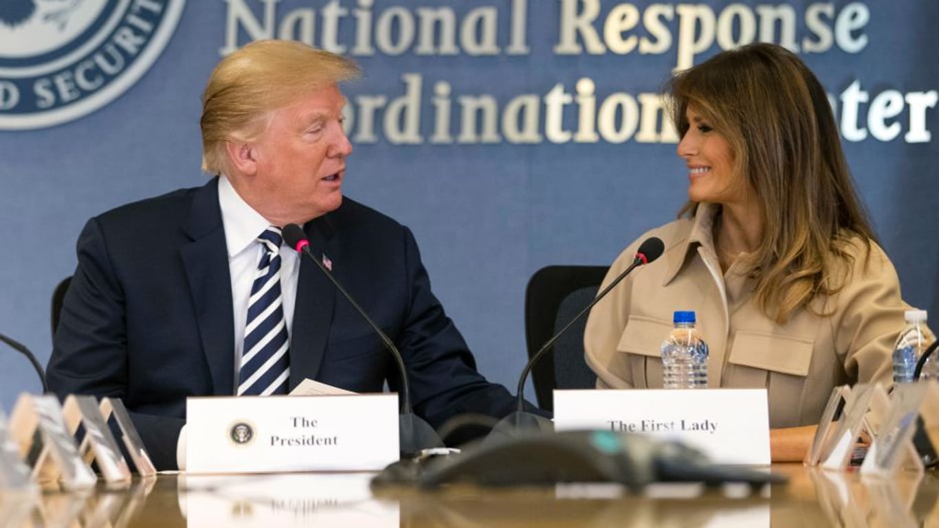 Melania Trump und ihr Mann besuchten die Katastrophenschutzbehörde Fema in Washington.
