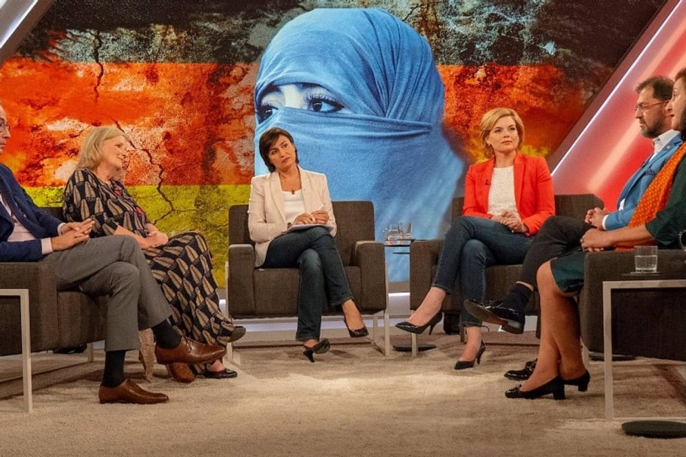 Jan Fleischhauer, Bettina Gaus, Sandra Maischberger, Julia Klöckner, Haluk Yildiz und Necla Kelek (l-r) diskutieren über den Islam.
