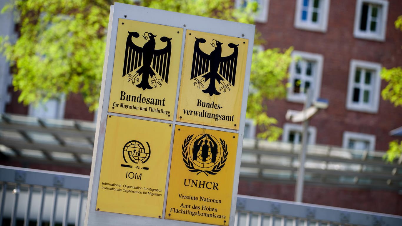 Das "Bundesamt für Migration und Flüchtlinge" (Bamf) in Nürnberg: Das Arbeitsrecht verbietet Kettenverträge für sachgrundlos befristete Mitarbeiter.