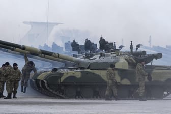Ukrainische Panzer: Der Konflikt in der Ostukraine spitzt sich weiter zu. (Archivbild)
