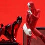 Musik - Flamingos und ein blauer Hai: Katy Perrys wilde Bühnenshow