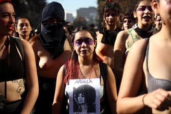 Studentinnen demonstrieren in Chile.