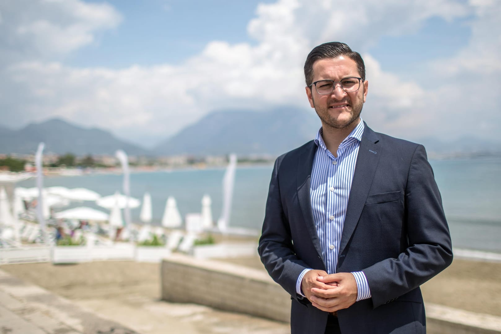 Der 33-jährige Deutsch-Türke Mustafa Erkan in Gazipasa: Bis zum Herbst saß der Politiker noch für die SPD im Wahlkampf – jetzt tritt er für Erdogans AKP an.
