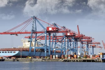 Containerschiff im Überseehafen Bremerhaven: Ökonomen empfehlen der EU, sich andere Handelspartner als die USA zu suchen.